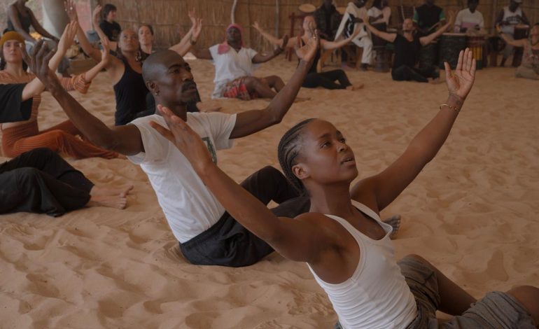 L&rsquo;École des Sables au Sénégal : Une Danse sur le Sable