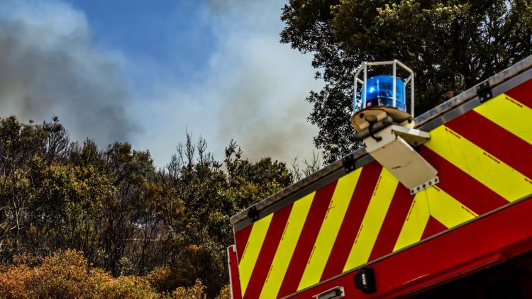 Incendie dans le Var : évacuation et lutte contre les flammes