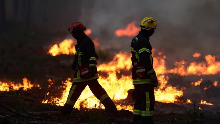 Solidarité face aux incendies : l&rsquo;action des maires après les évacuations massives en Gironde