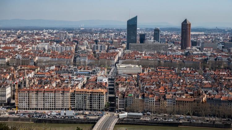Les fumées des incendies de Gironde et des Landes atteignent Lyon