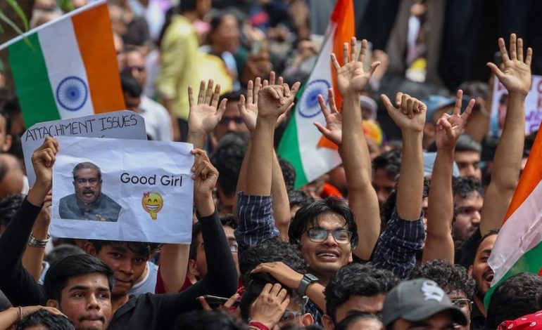Démission du ministre de l&rsquo;Éducation indien après des manifestations