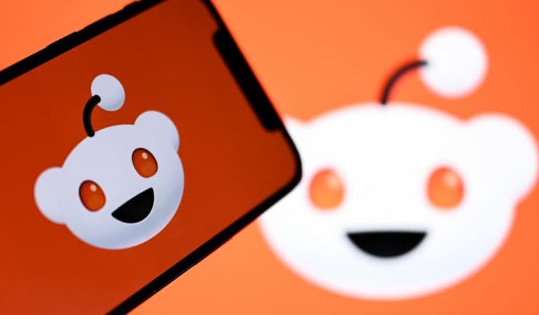 Reddit renforce la détection de contenus artificiels grâce à l&rsquo;IA