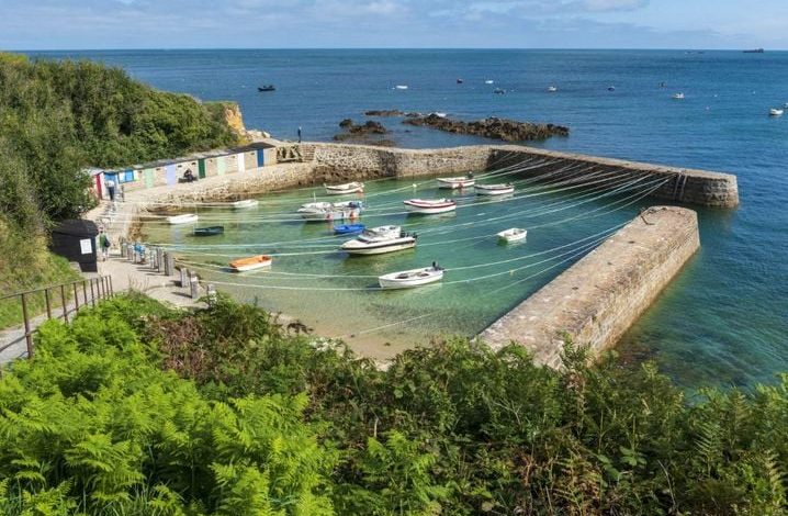 Le Cotentin : Un Répit Climatique Face à la Canicule