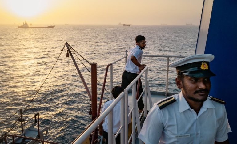 Le blocage du détroit d&rsquo;Ormuz révèle la précarité des marins indiens