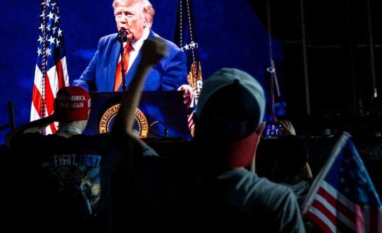 Donald Trump condamne le communisme lors des célébrations de l&rsquo;indépendance américaine