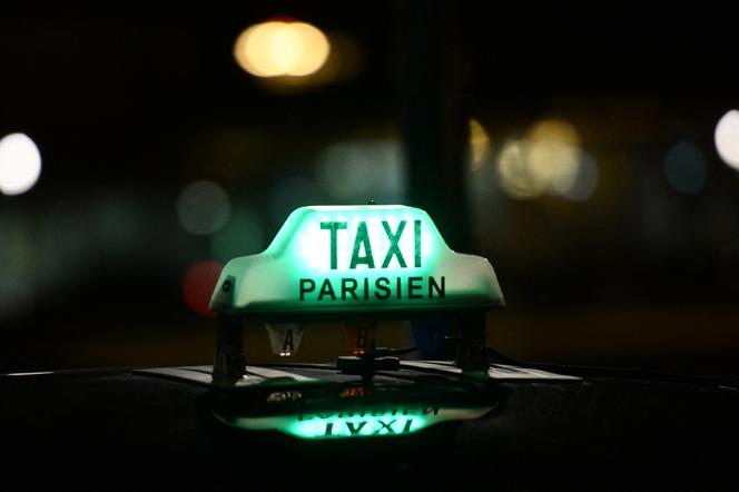 La lutte judiciaire entre taxis parisiens et Uber
