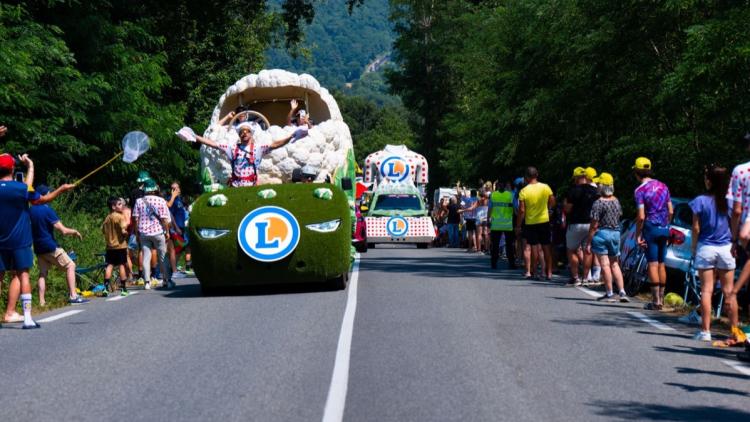 La Caravane Publicitaire du Tour de France : Une Journée Inoubliable