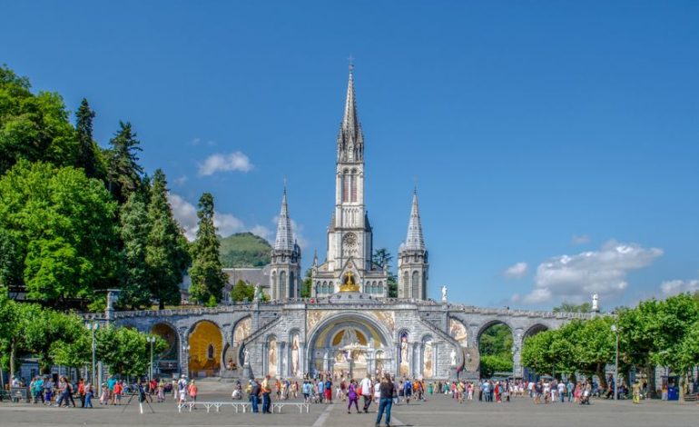 Entretien avec Mgr Jean-Marc Micas sur la visite de Léon XIV à Lourdes