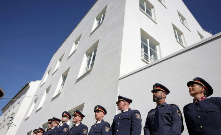 Inauguration d&rsquo;un commissariat dans la maison natale d&rsquo;Adolf Hitler à Braunau am Inn