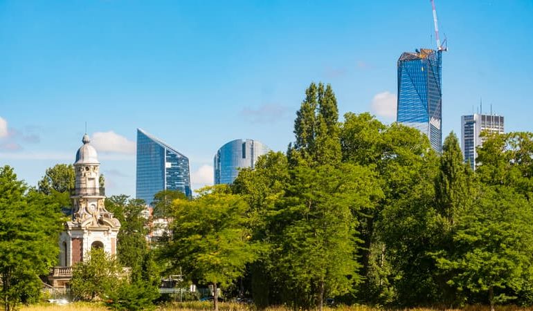 Un homme arrêté pour un incendie au Bois de Boulogne attend son procès après une évaluation psychiatrique
