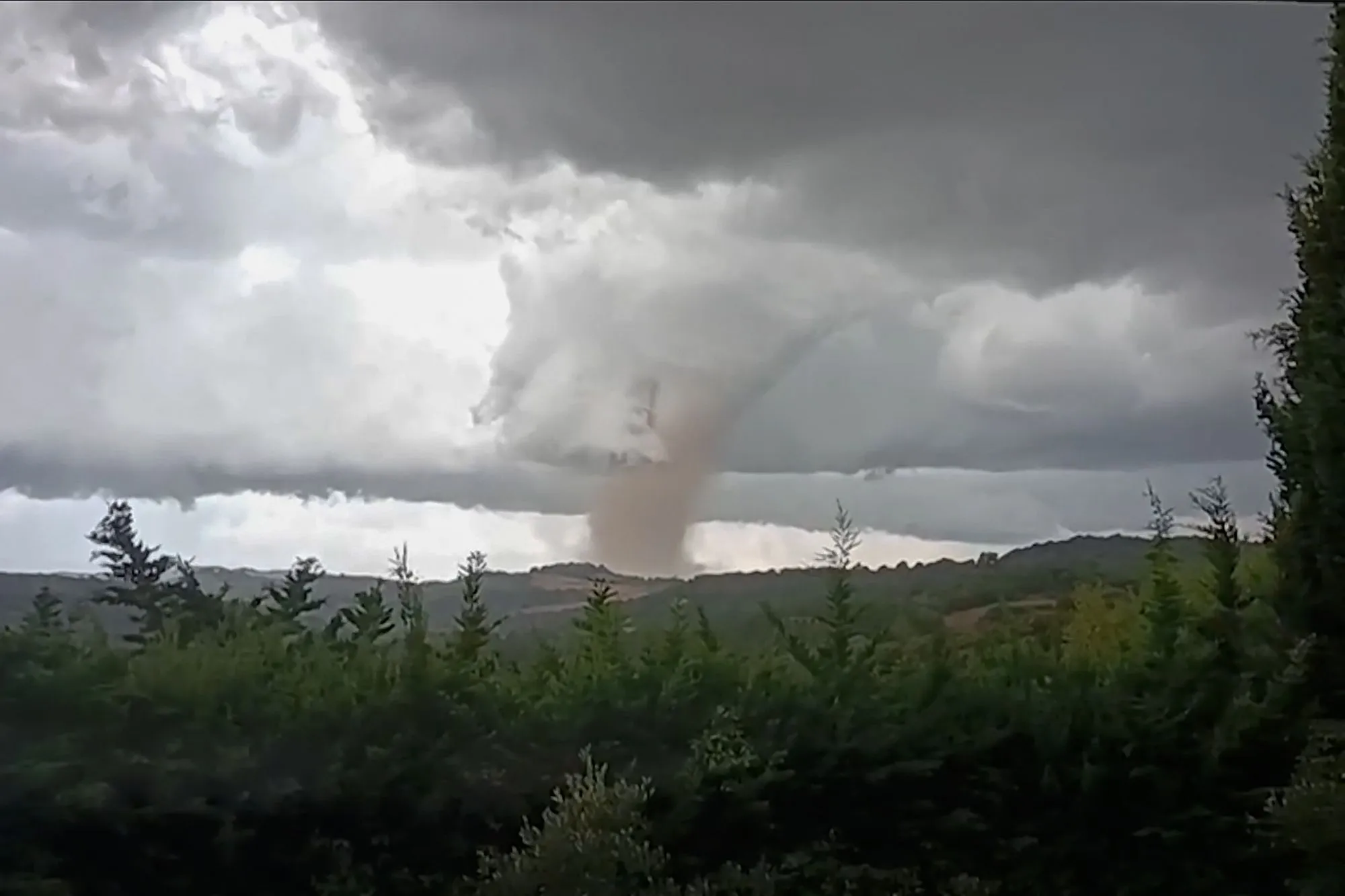 Répercussions des tornades en France selon Mathieu Brochier