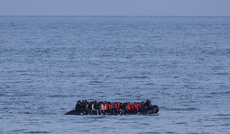 Hommage aux exilés disparus en tentant de traverser la Manche