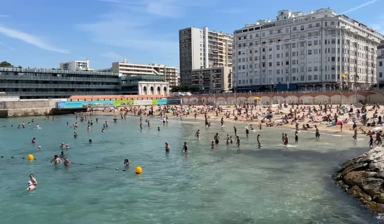 Interdiction de baignade à la plage des Catalans à cause de la pollution