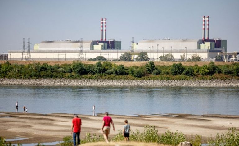 Crise Énergétique en Hongrie : Le Danube Affecte la Centrale de Paks