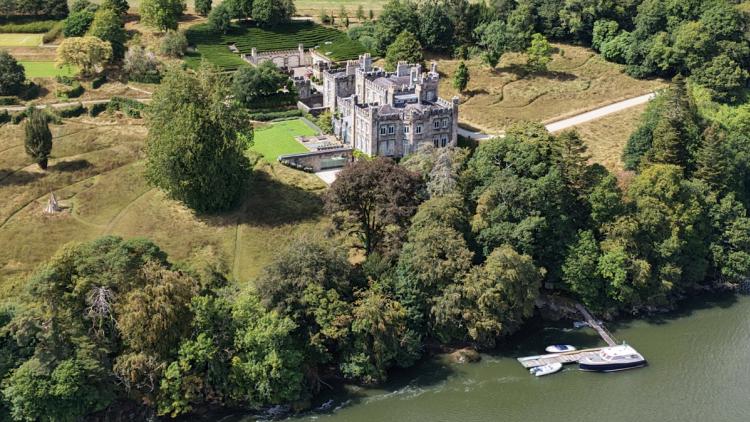Mark Zuckerberg acquiert un château néogothique en Irlande