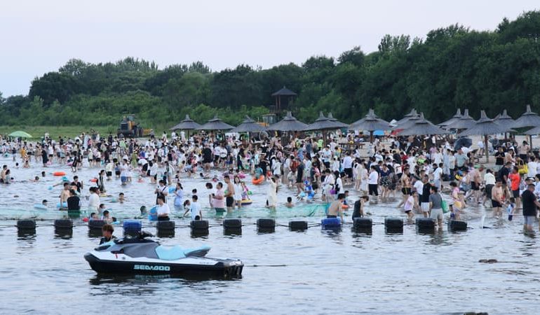 Afflux touristique à Beidaihe et présence des dirigeants chinois