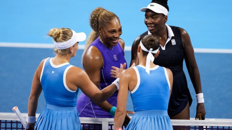 Les Sœurs Williams Réunies sur le Court
