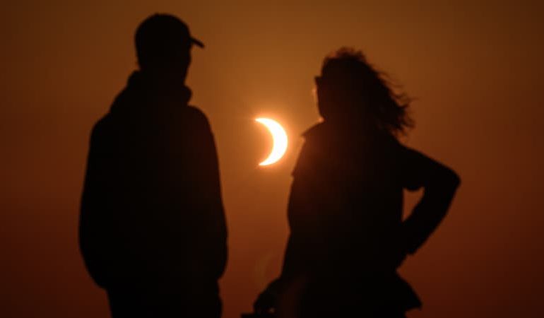 Une rare éclipse solaire a illuminé le ciel du 12 août 2026