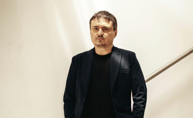 Cristian Mungiu : Entre Dialogue et Vérité Cinématographique avec « Fjord »