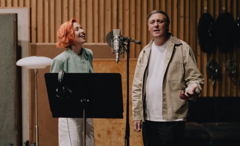 Grégory Turpin et Natasha St-Pier enregistrent un hymne pour le pape