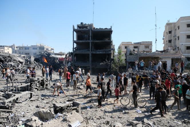 Opérations de recherche dans les décombres à Gaza