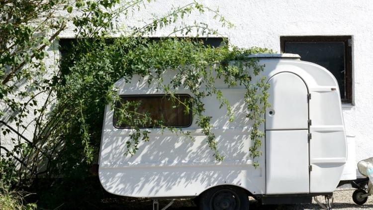 Un propriétaire recourt à des moyens originaux pour récupérer sa maison face à des locataires récalcitrants