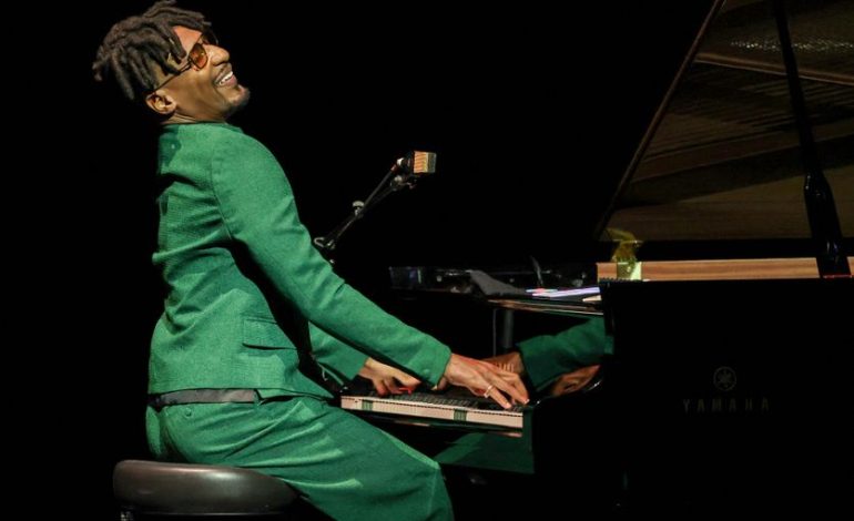 Jon Batiste et ses Reprises Innovantes de Mozart et Monk