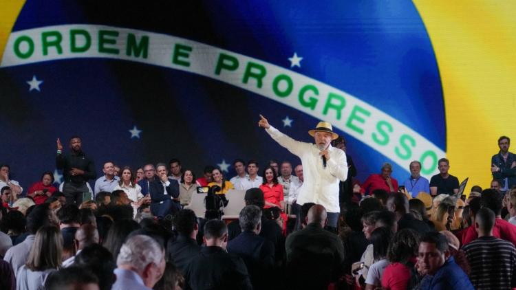 Lula annonce sa candidature pour un quatrième mandat au Brésil