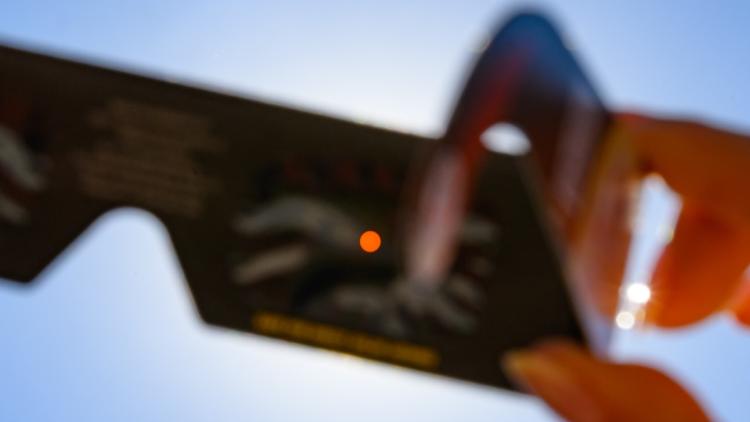 Observer l&rsquo;éclipse solaire en toute sécurité
