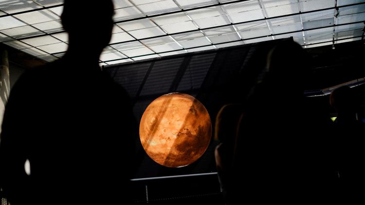Observer une éclipse solaire sans lunettes : le sténopé