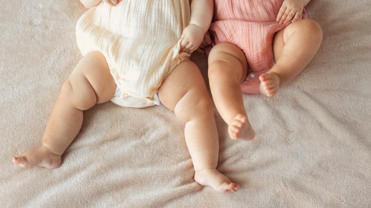 Des jumeaux gestationnels sans lien de sang : une situation rare en Australie