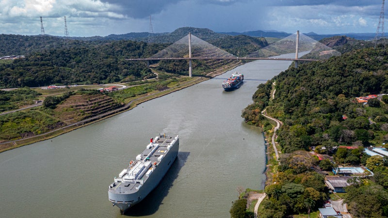 Phénomène climatique El Niño: impact sur le Panama et le Salvador