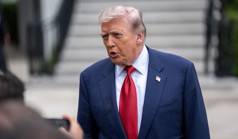 Donald Trump critique la presse lors d&rsquo;une conférence