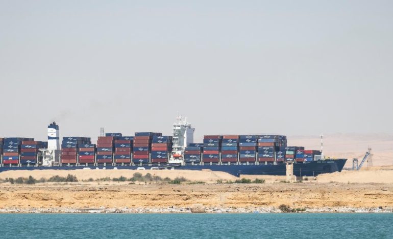 Suez, canal stratégique : entre terre et mer
