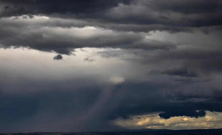 Le Paradoxe de la Pluie : Courir ou Marcher ?