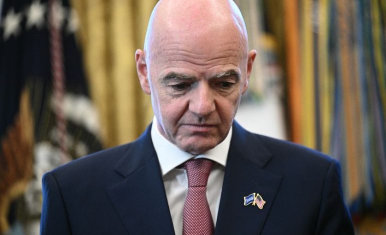 Michel Platini appelle au départ de Gianni Infantino