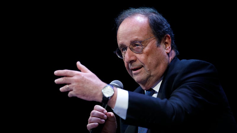 François Hollande envisage de revenir sur la scène politique pour 2027