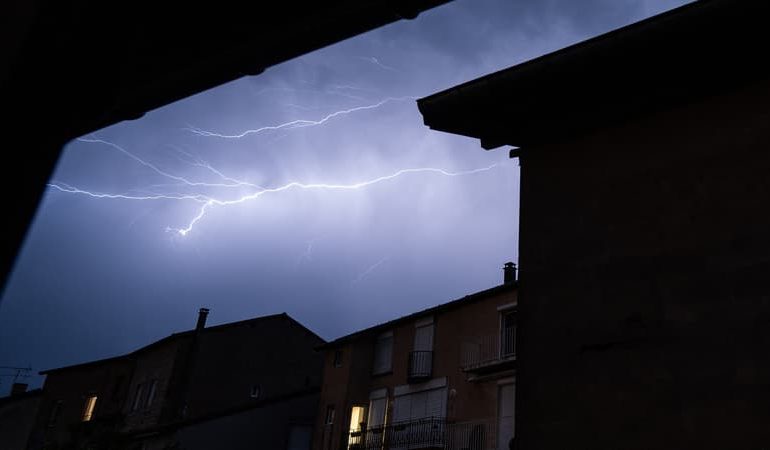 Intempéries : Orages violents et tornade en France