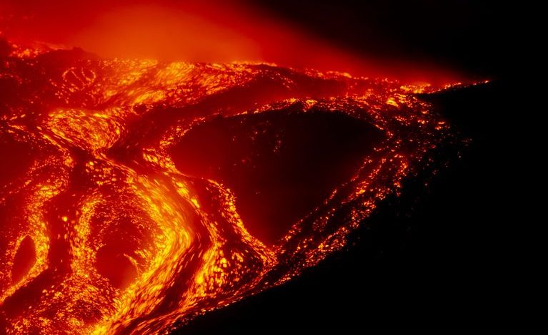 L&rsquo;intensification de l&rsquo;activité de l&rsquo;Etna entraîne la fermeture de l&rsquo;aéroport de Catane
