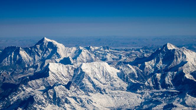 Récupération de Cinq Alpinistes emportés par une Avalanche au Népal