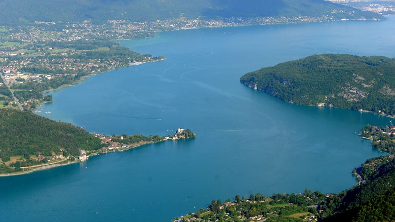 Découverte d&rsquo;une arme au fond du lac d&rsquo;Annecy : Nouveau rebondissement dans l&rsquo;affaire de Chevaline