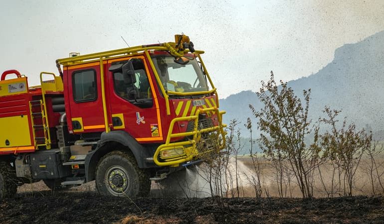 Les incendies continuent de menacer la Drôme malgré les efforts des pompiers