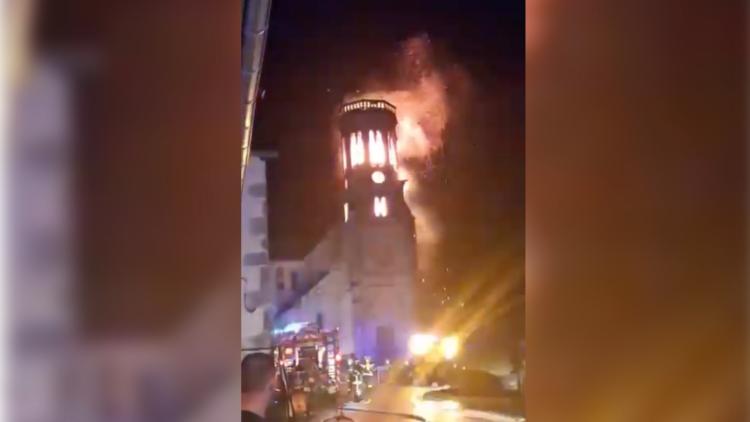 Incendie au clocher de l&rsquo;église de Saint-Salvadou après un orage