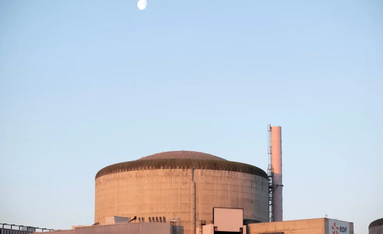 Les réacteurs nucléaires d&rsquo;EDF à l&rsquo;arrêt face à la chaleur et aux méduses