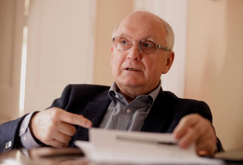 Portrait d&rsquo;Andras Baka: Un retour au sommet de l&rsquo;État hongrois