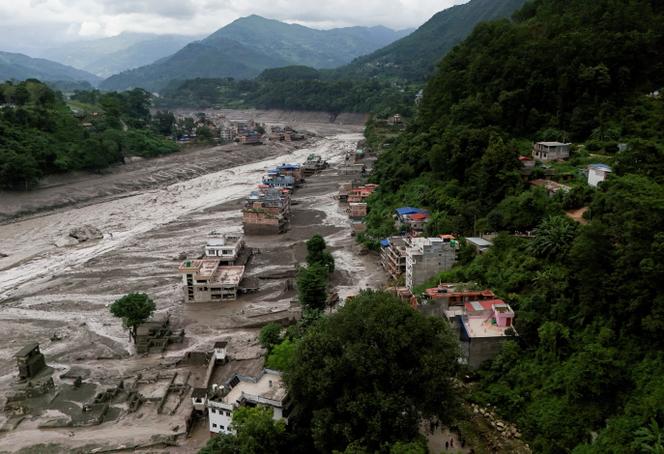 Crues Dévastatrices au Népal : Bilan Humain et Efforts de Secours