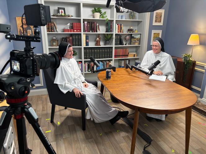 Le succès des Sisters of Mary sur les réseaux sociaux