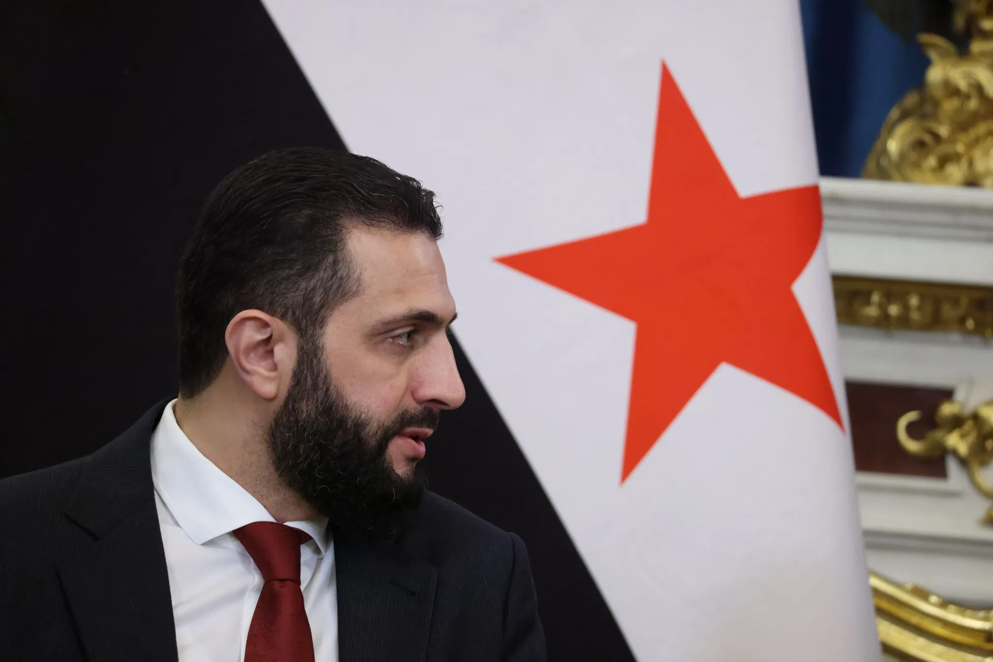 La dissolution des forces kurdes en Syrie et ses implications