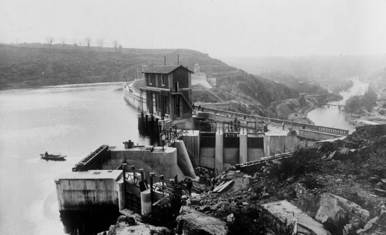 Éguzon : Un Siècle de Changements autour d&rsquo;un Barrage