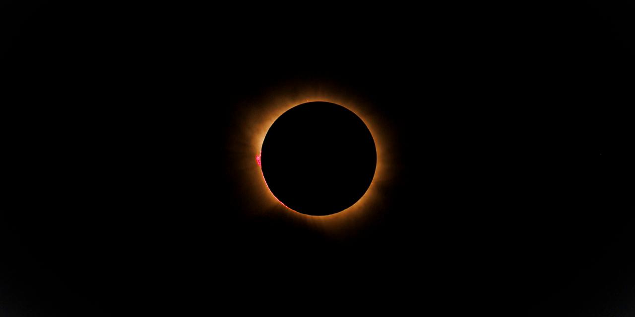 L&rsquo;éclipse solaire fascine les foules en Europe